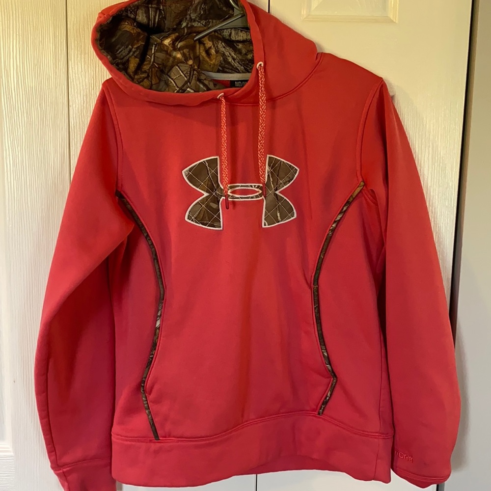 Women’s pink & camo Under Armour hoodie